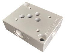 Load image into Gallery viewer, Sub plate D05 NG10 Cetop 5 Pattern for Mounting Hydraulic Valves Aluminum Anodized, 1/2" SAE -8 ports