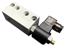 Cargar imagen en el visor de la galería, Gravity down valve SAE -6 ports flange mount directly to SCO power unit. Normally closed 110VAC
