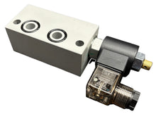 Cargar imagen en el visor de la galería, Gravity down valve SAE -6 ports flange mount directly to SCO power unit. Normally closed 110VAC
